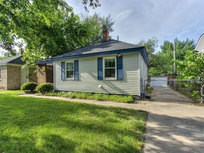 Photo - 604 Iowa St