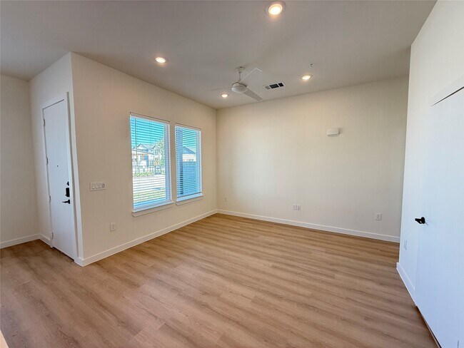 Photo - 33200 Forest W St Unit 21A