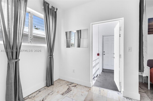 Building Photo - 801 8th St Unit 203