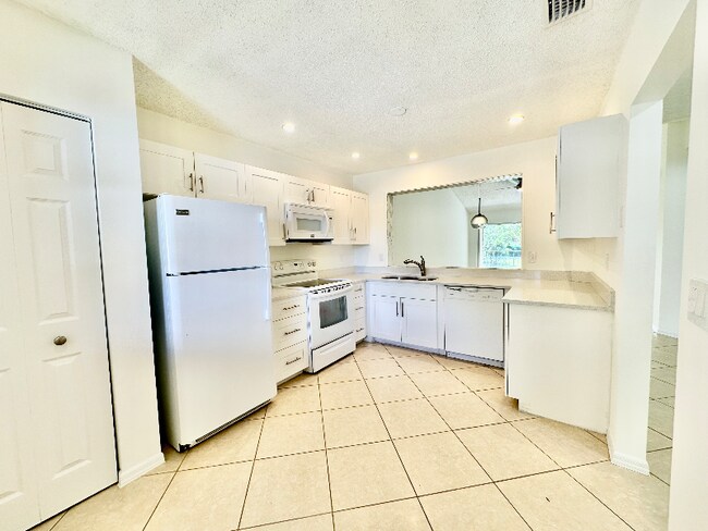Photo - 709 Landover Cir Unidad 202