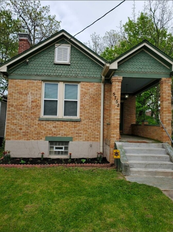 3 habitaciones, 2 baños completos, sótano terminado, aire acondicionado central, entrada para autos, patio, porche, sistema de alarma - 5752 Saint Elmo Ave