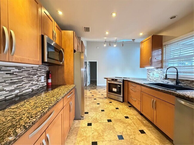 Photo - 221 Dempsey Way