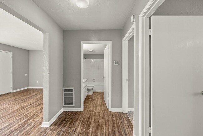 Photo - 2 bed/ 1 bath Apartment in Prime Tallahass...