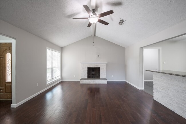 Photo - 809 Newport Blvd