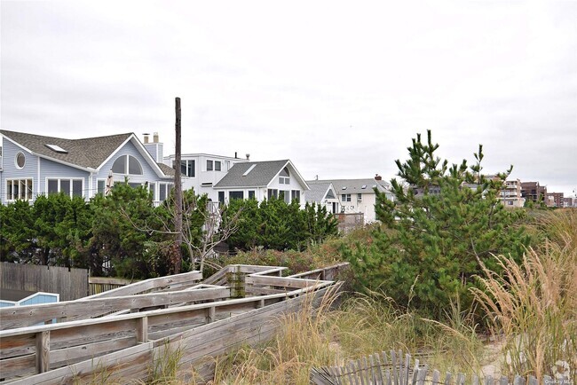 Building Photo - 843 Oceanfront Rental