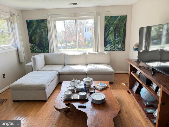 Building Photo - 2101 N Nottingham St