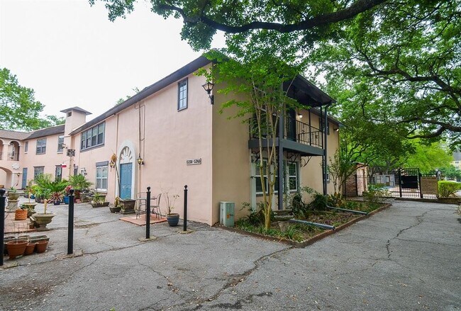 5230 Arboles Dr Unidad A-4