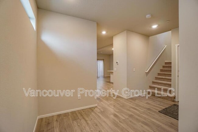 Photo - 9448 N Chestnut St