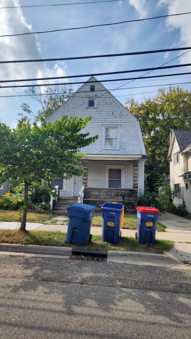 Building Photo - 1329 Lafayette Ave NE Rental