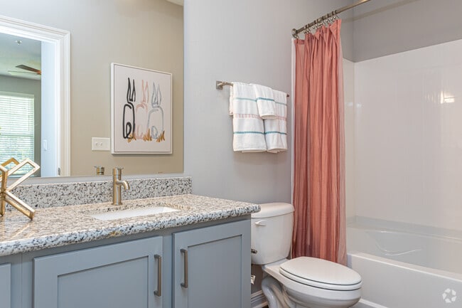 2BR, 2BA - 987SF