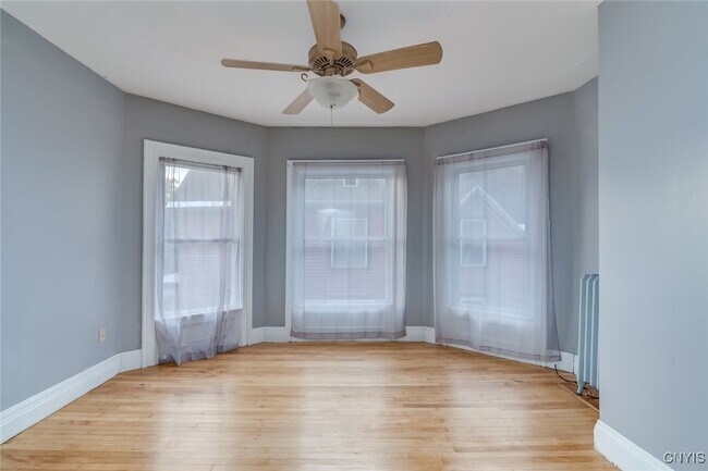 Photo - 121 Haley St