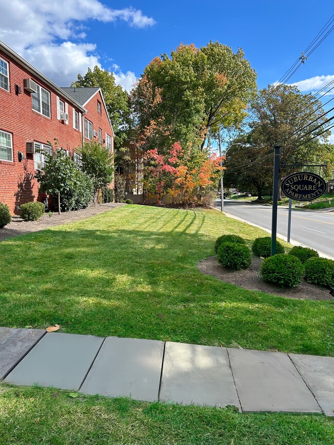 Suburban Square Apartments - Suburban Square Apartments