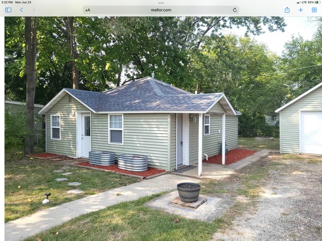 Photo - 322 Marquette Rd House