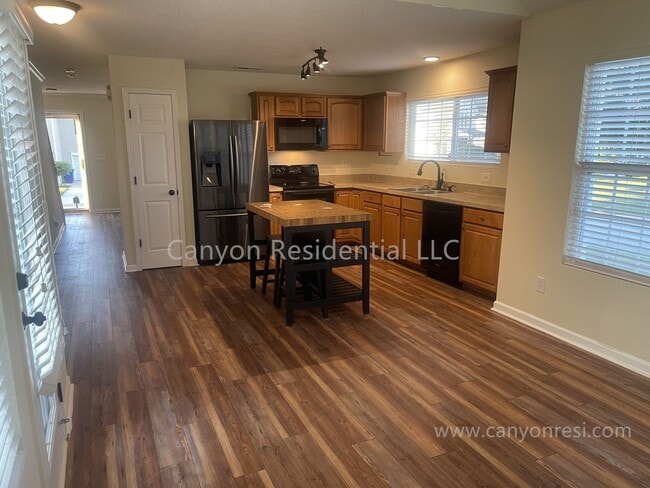 Photo - Beautiful 3b Room!Move in ready!