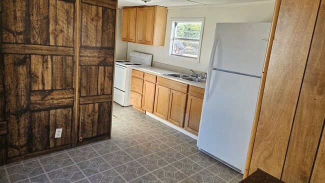 Building Photo - 2 bed 1 bath mobile home for rent Unit 10620-#1