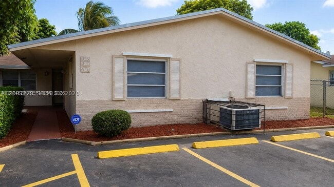Building Photo - 5880 NW 19th St Unit 2