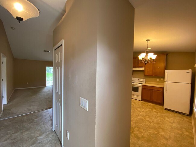 Photo - Desirable SW Ocala Neighborhood 3/2/2 **Wo...
