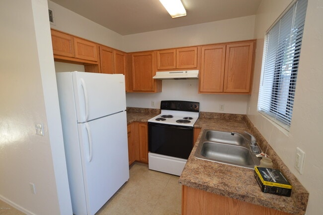 4327 E Bellevue St