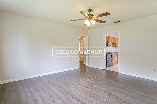 Photo - 835 Gates St