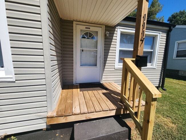 Photo - 1117 W University St