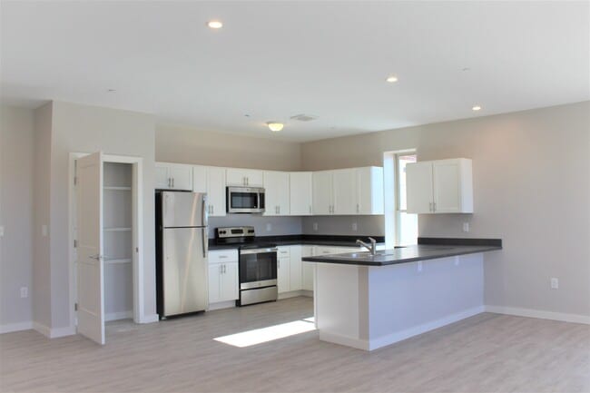 Photo - 540 Chestnut St Unit 8