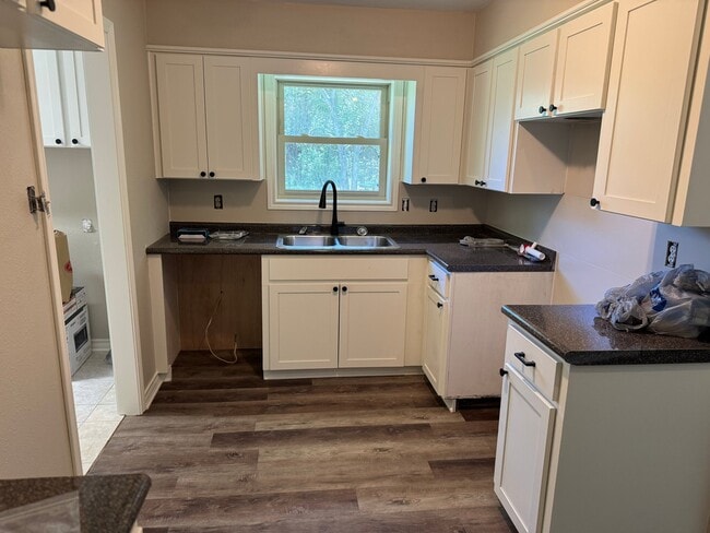 Photo - 1023 S Louise St