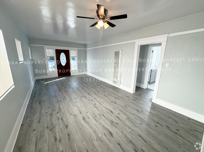 Building Photo - LB0811  (RUBS) OWNER APPROVAL Unit 811 Front House