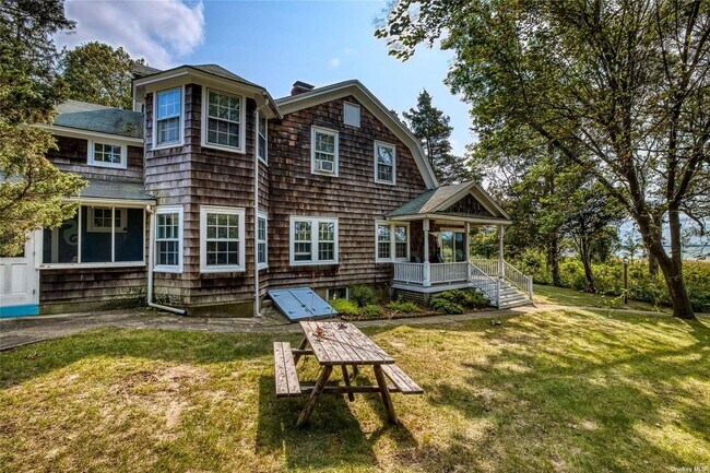 1695 Sterling Woods Rd
