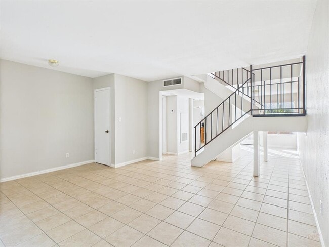 Building Photo - 9520 Quail Village Ln Rental