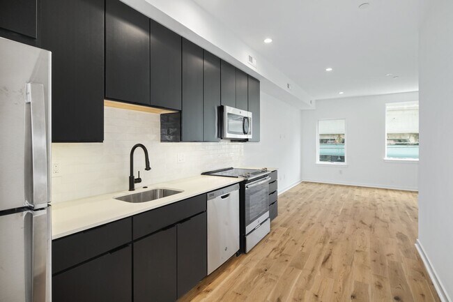 1246 N Front St Unit 2