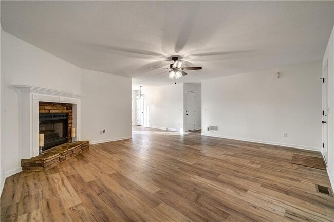 Photo - 701 Longview St