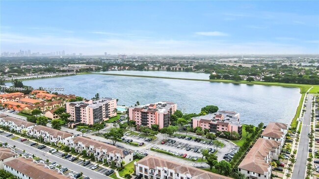 Photo - 20840 San Simeon Way Unidad 409