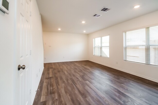 Photo - 32722 Orchard Haze Dr