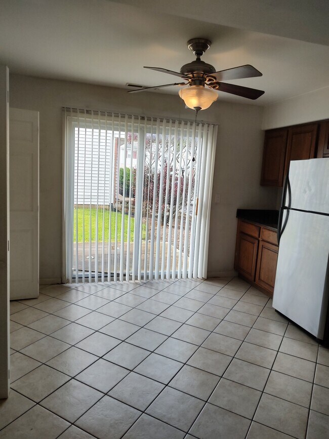 1233 Marywood Ct Townhome Townhome Rental in Aurora IL