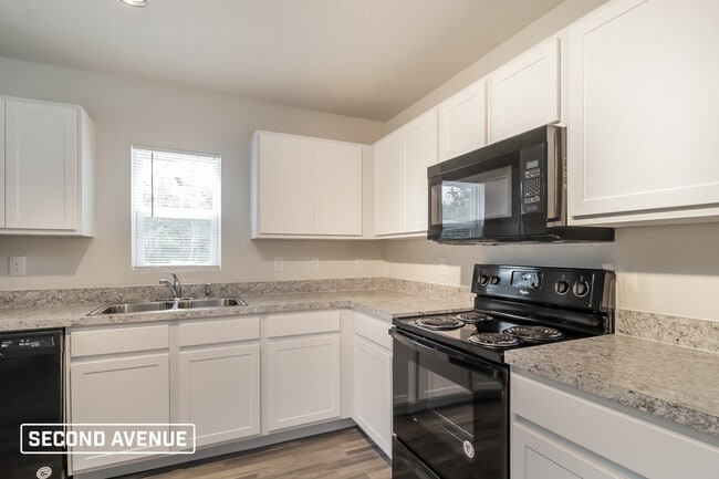 Photo - 280 Begonia Ln