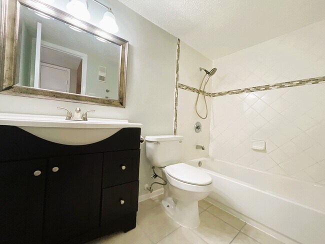 Photo - 2800 Jeanetta St