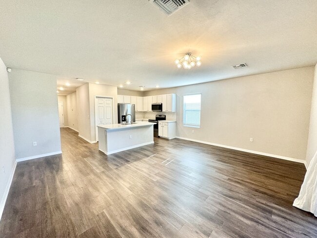 Photo - ** MEADOWOOD ** 3 BED / 2.5 BATH - TOWNHOM...