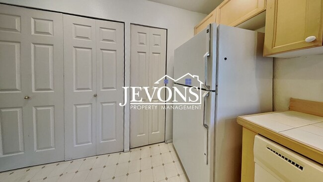 Photo - Condo with Swimming Pool and Private Enclosed 1-Car Garage in Klahanie Neighborhood