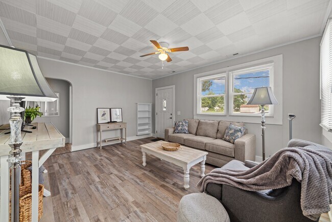 Photo - 4196 Lee St Unidad 1