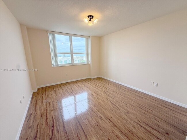 Photo - 19501 W Country Club Dr Unit 912