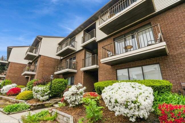 Building Photo - 500 Riverside Ave Unit 2D