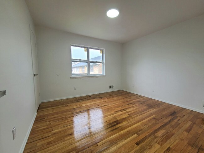 Photo - 500 Adams Ln Unit 17K