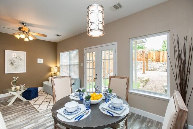 Photo - 1700 Perez St