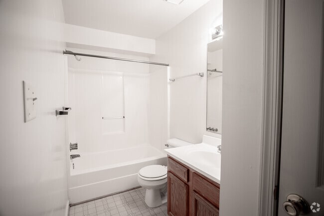 1BR,1BA,-670SF