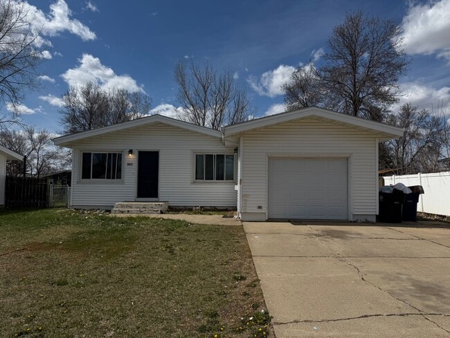 Building Photo - Lovely Single Family House