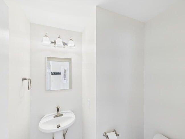 Photo - 720 E Newport Rd