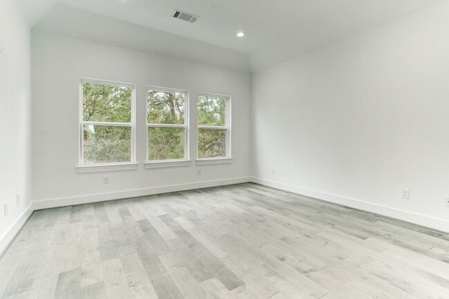 Photo - 2105 Couch St