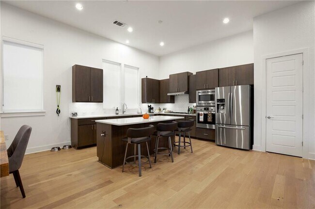 Photo - 6201 Seville Dr