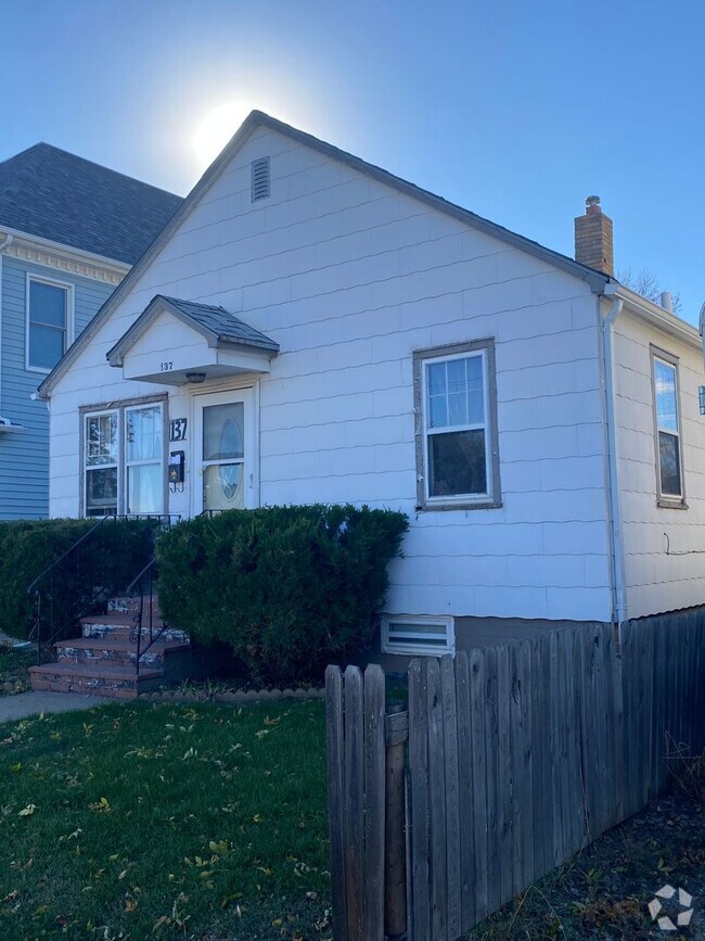 Building Photo - Charming Single Family House