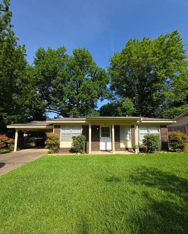 Building Photo - 821 N Parker Rd Rental